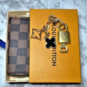 LOUIS VUITTON PadLock & Key #305 with Unbranded Gold & Black Clover Key Chain
